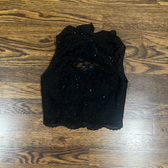 Formal two-piece set with halter top - Picture 2 of 5